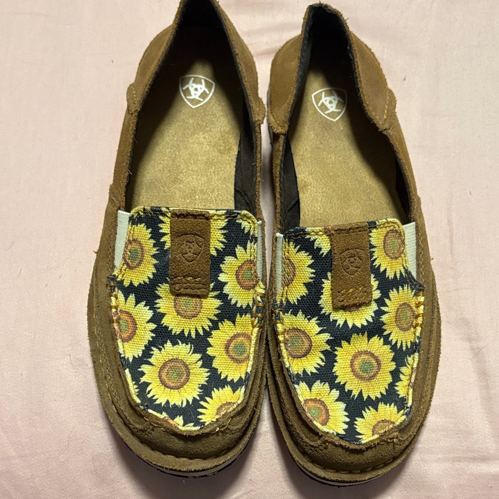 Ariat Wonens 6.5 shoes with Sunflower Design - Brown and Yellow
